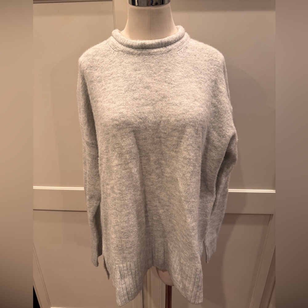 Solai Cozy Gray Women's Sweater